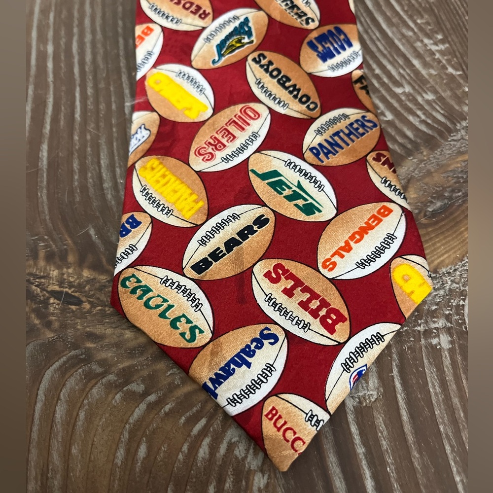 Vintage Team NFL Football Team Logo Tie Footballs Franchise Team Logos 100% Silk - Picture 6 of 9